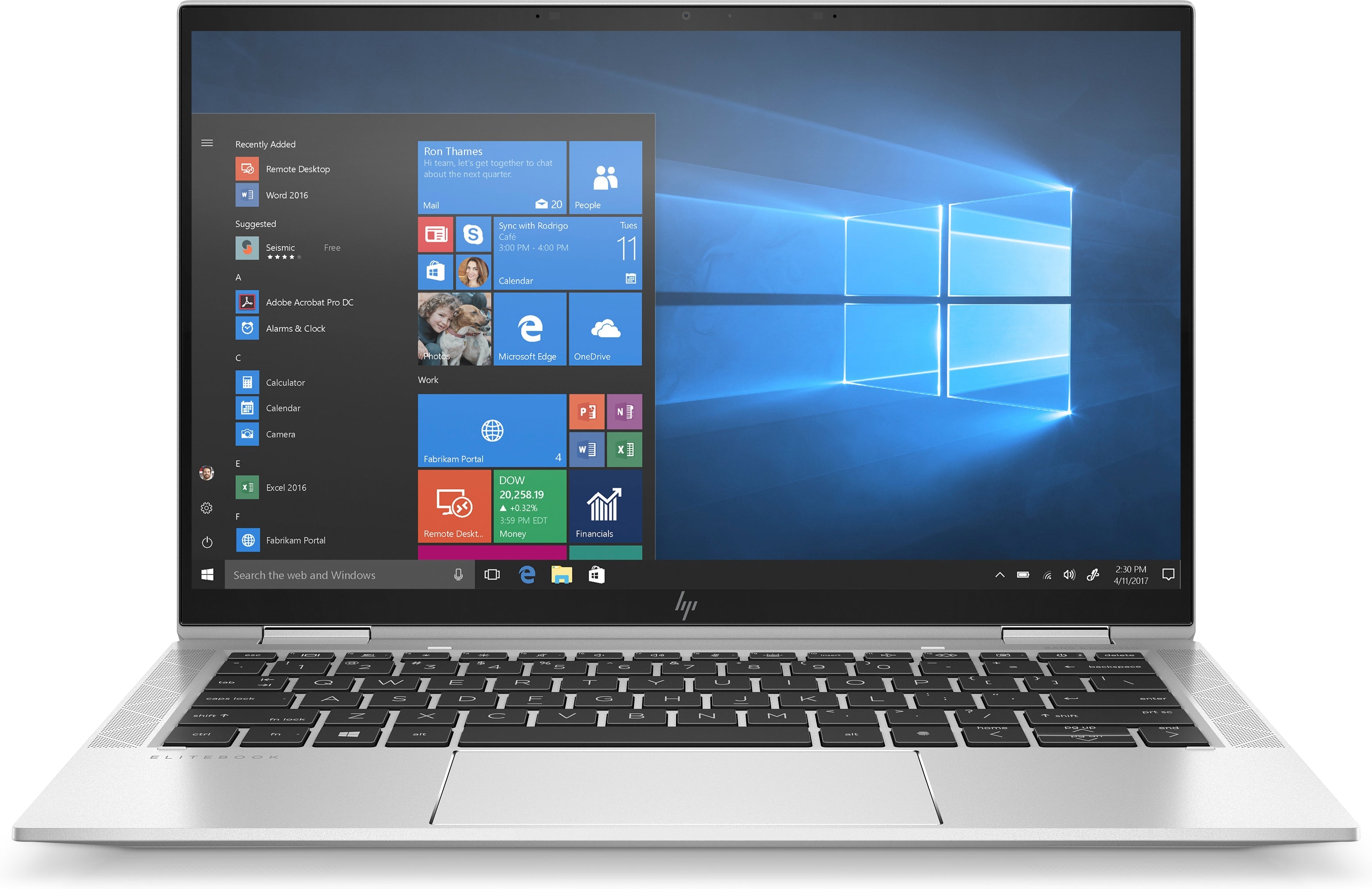 Laptop geöffnet Frontalansicht, Bildschirm und Tastatur von vorne sichtbar